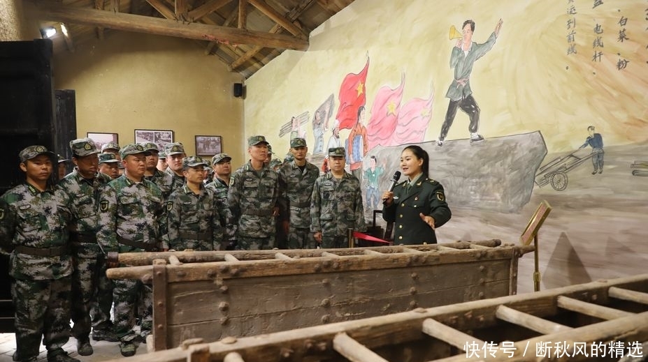 举行基地揭牌仪式