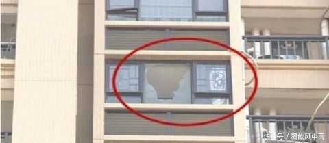 22楼窗户上惊现求救