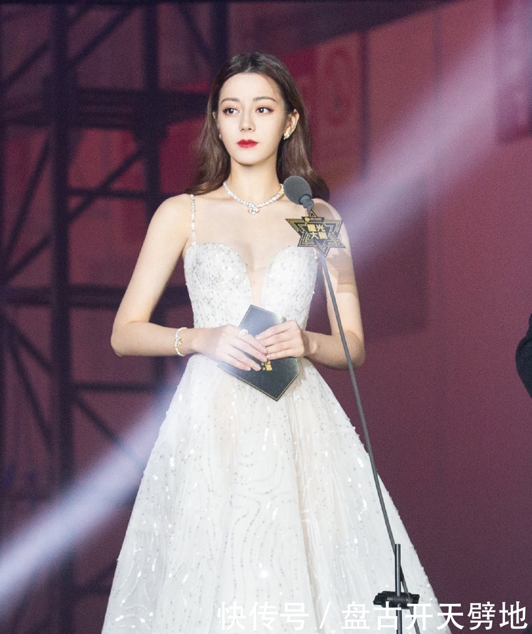 星光大赏迪丽热巴现场