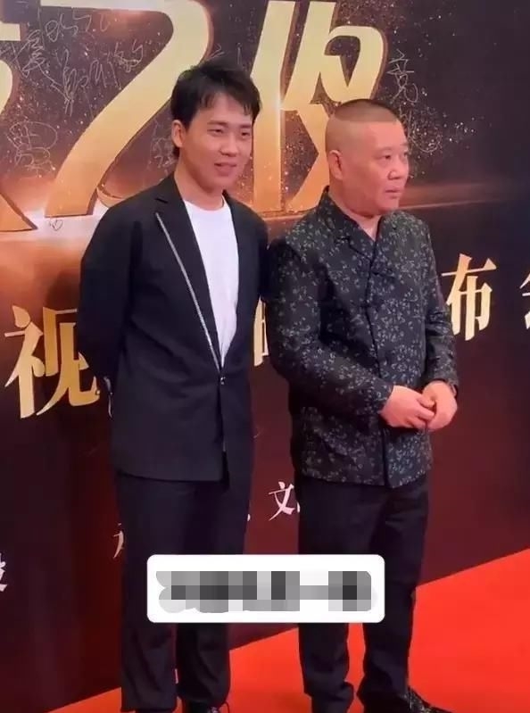 郭德纲现身郭麒麟