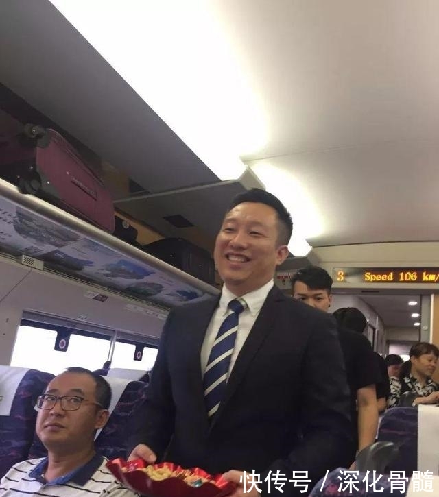 新郎对新娘做出意外举动