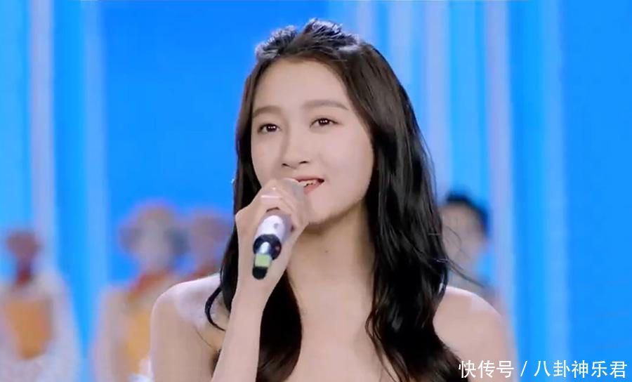 鹿晗关晓彤跨年合唱