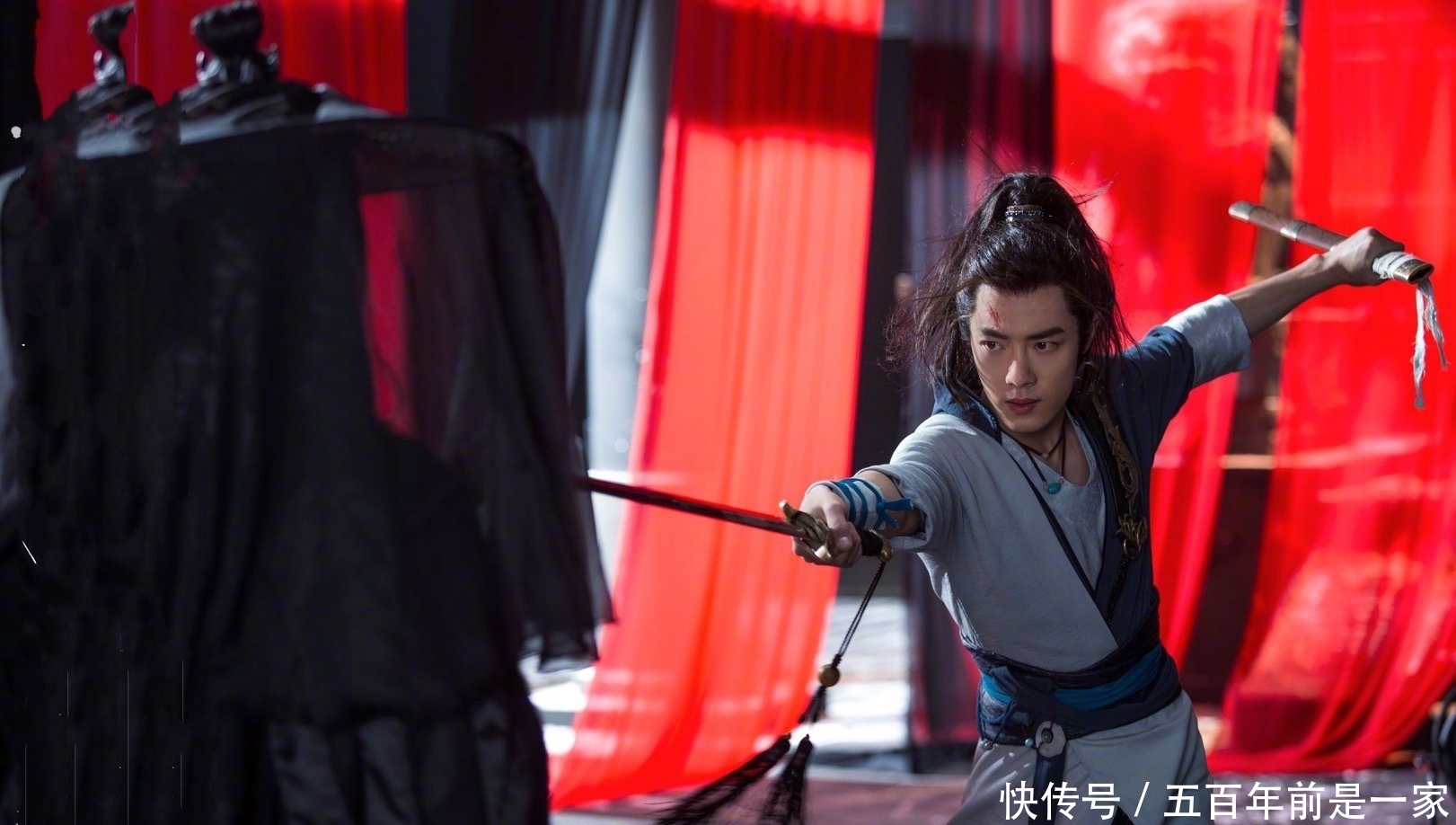 肖战跨年演出太惊艳