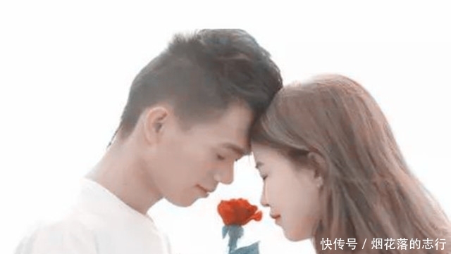 婚礼上新郎播放