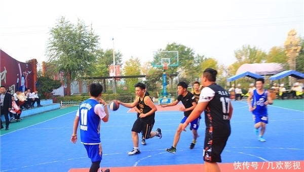 篮球比赛的篮球