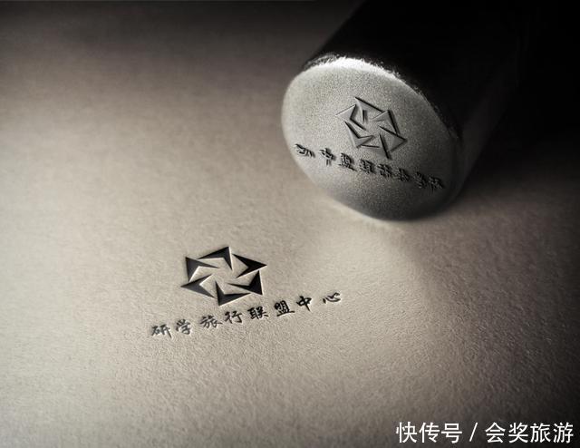 始终坚定什么制度自信