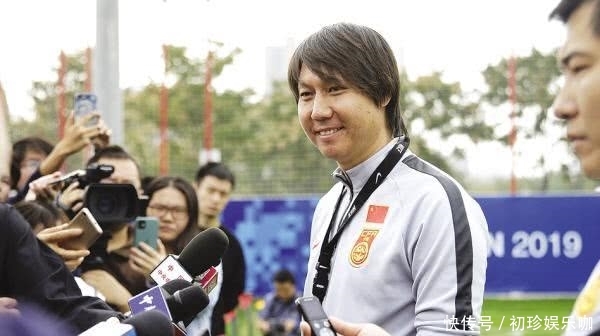 东亚杯李铁发布会