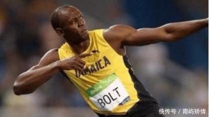 在运动场上的他